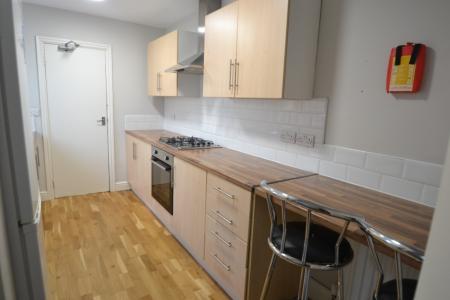 4 bedroom Semi-detached house to let in West Avenue, West Bridgford, NG2