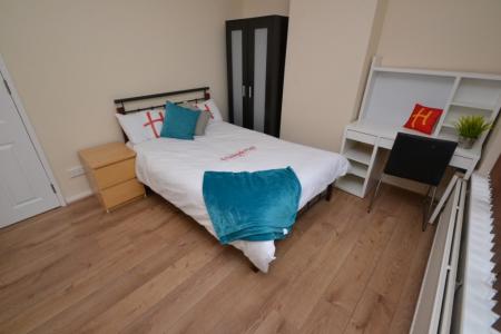 4 bedroom Semi-detached house to let in Allenfield Court, Park Road, Nottingham, NG7