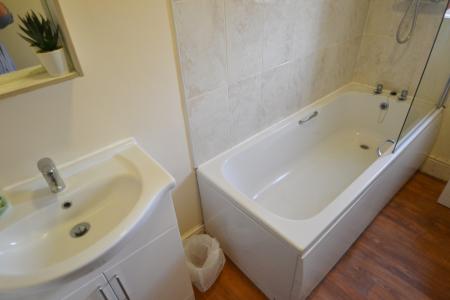 4 bedroom Detached house to let in City Road, Dunkirk, Nottingham, NG7