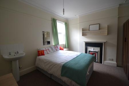 5 bedroom Semi-detached house to let in Derby Grove, Lenton, Nottingham, NG7