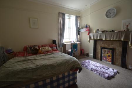5 bedroom Semi-detached house to let in Derby Grove, Lenton, Nottingham, NG7