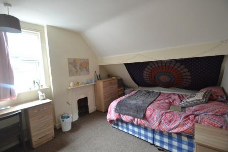 5 bedroom Semi-detached house to let in Derby Grove, Lenton, Nottingham, NG7