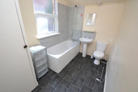 5 bedroom Semi-detached house to let in Derby Grove, Lenton, Nottingham, NG7