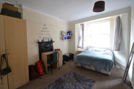 5 bedroom Semi-detached house to let in Derby Grove, Lenton, Nottingham, NG7