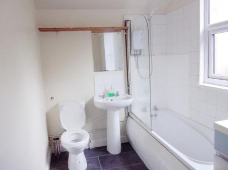 5 bedroom Semi-detached house to let in Derby Grove, Lenton, Nottingham, NG7