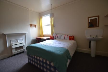 5 bedroom Semi-detached house to let in Derby Grove, Lenton, Nottingham, NG7