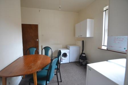 5 bedroom Semi-detached house to let in Derby Grove, Lenton, Nottingham, NG7