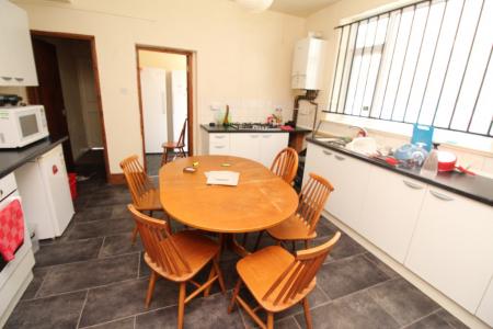 6 bedroom Terraced House to let in Derby Road, Lenton, Nottingham, NG7