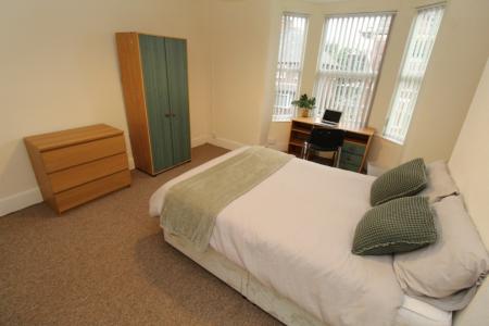 4 bedroom Semi-detached house to let in Marlborough Street, Dunkirk, Nottingham, NG7