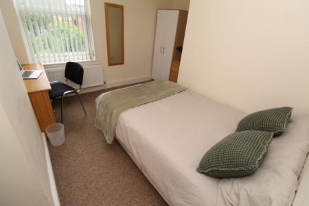 4 bedroom Semi-detached house to let in Marlborough Street, Dunkirk, Nottingham, NG7