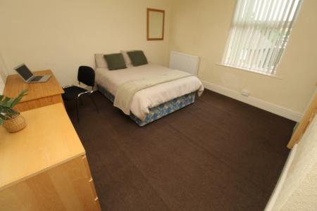 4 bedroom Semi-detached house to let in Marlborough Street, Dunkirk, Nottingham, NG7