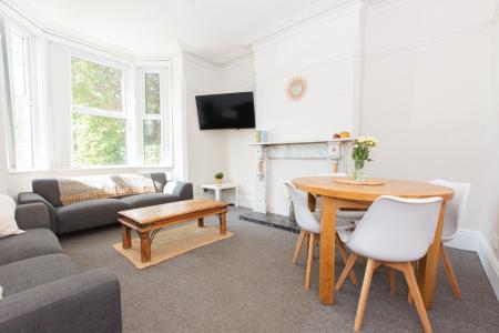 6 bedroom Detached house to let in Elm Tree Avenue, West Bridgford, NG2