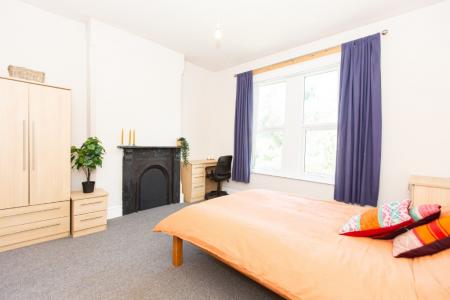 6 bedroom Detached house to let in Elm Tree Avenue, West Bridgford, NG2
