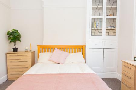 6 bedroom Detached house to let in Elm Tree Avenue, West Bridgford, NG2