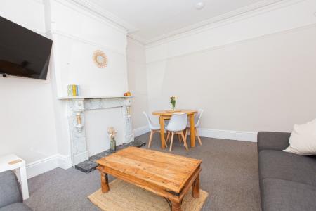 6 bedroom Detached house to let in Elm Tree Avenue, West Bridgford, NG2
