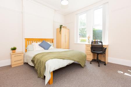 6 bedroom Detached house to let in Elm Tree Avenue, West Bridgford, NG2