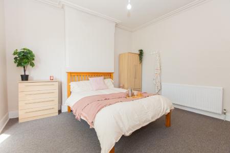 6 bedroom Detached house to let in Elm Tree Avenue, West Bridgford, NG2