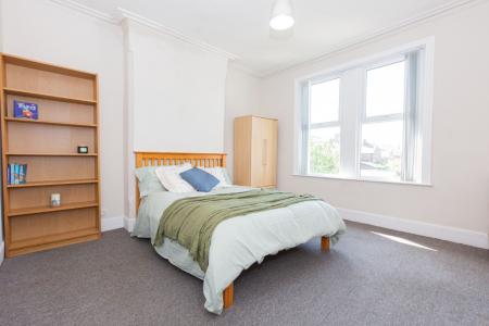 6 bedroom Detached house to let in Elm Tree Avenue, West Bridgford, NG2