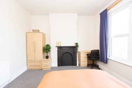 6 bedroom Detached house to let in Elm Tree Avenue, West Bridgford, NG2