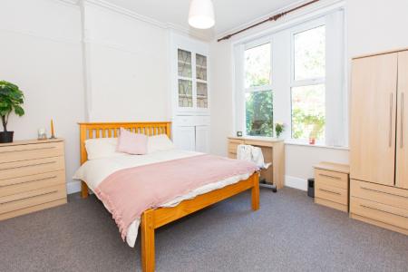 6 bedroom Detached house to let in Elm Tree Avenue, West Bridgford, NG2