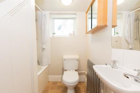 6 bedroom Detached house to let in Elm Tree Avenue, West Bridgford, NG2