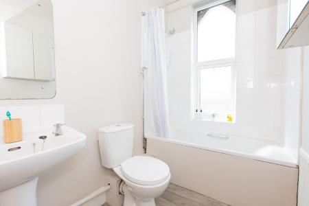 6 bedroom Detached house to let in Elm Tree Avenue, West Bridgford, NG2