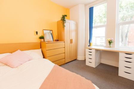 6 bedroom Terraced House to let in Melton Road, West Bridgford, NG2
