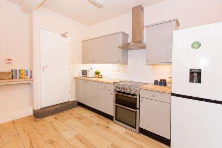 6 bedroom Terraced House to let in Melton Road, West Bridgford, NG2