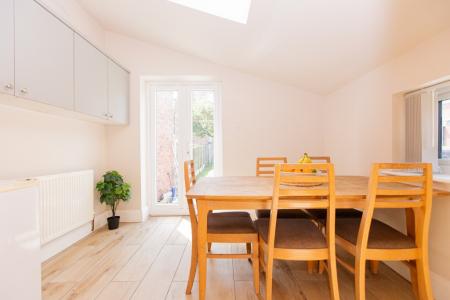6 bedroom Terraced House to let in Melton Road, West Bridgford, NG2