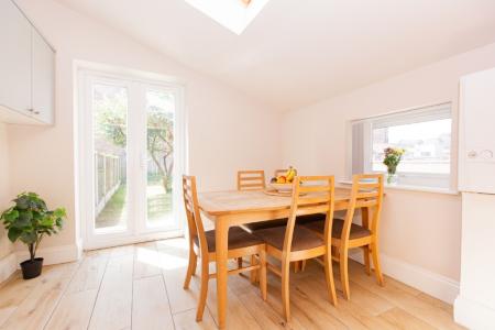6 bedroom Terraced House to let in Melton Road, West Bridgford, NG2