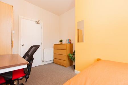 6 bedroom Terraced House to let in Melton Road, West Bridgford, NG2