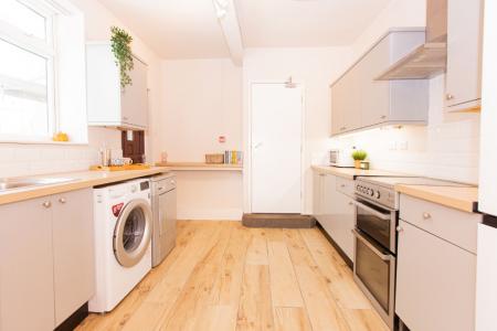 6 bedroom Terraced House to let in Melton Road, West Bridgford, NG2