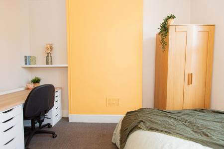 6 bedroom Terraced House to let in Melton Road, West Bridgford, NG2