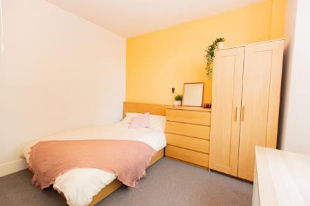 6 bedroom Terraced House to let in Melton Road, West Bridgford, NG2