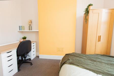 6 bedroom Terraced House to let in Melton Road, West Bridgford, NG2