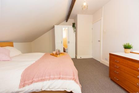 6 bedroom Terraced House to let in Melton Road, West Bridgford, NG2