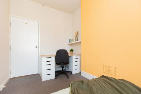 6 bedroom Terraced House to let in Melton Road, West Bridgford, NG2