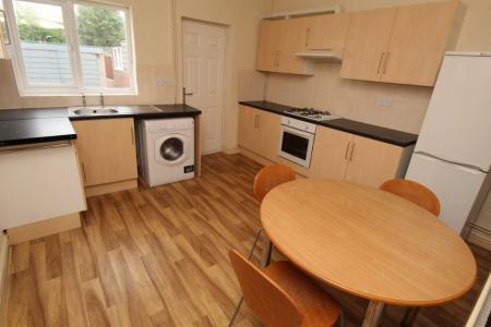 3 bedroom Detached house to let in Marlborough Street, Dunkirk, Nottingham, NG7