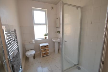 5 bedroom Detached house to let in Derby Road, Lenton, Nottingham, NG7