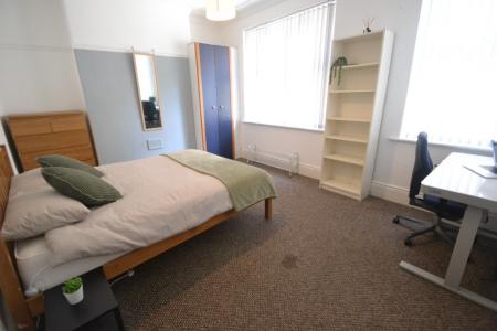 5 bedroom Detached house to let in Derby Road, Lenton, Nottingham, NG7