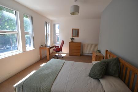 5 bedroom Detached house to let in Derby Road, Lenton, Nottingham, NG7