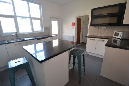 5 bedroom Detached house to let in Derby Road, Lenton, Nottingham, NG7