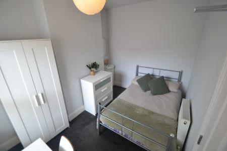 5 bedroom Detached house to let in Derby Road, Lenton, Nottingham, NG7