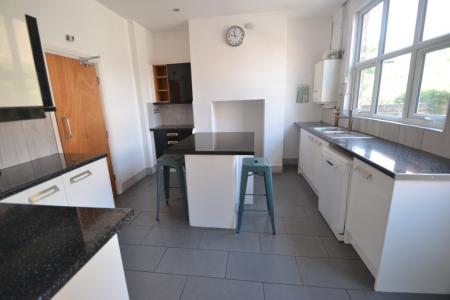 5 bedroom Detached house to let in Derby Road, Lenton, Nottingham, NG7