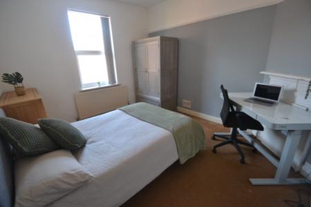 5 bedroom Detached house to let in Derby Road, Lenton, Nottingham, NG7