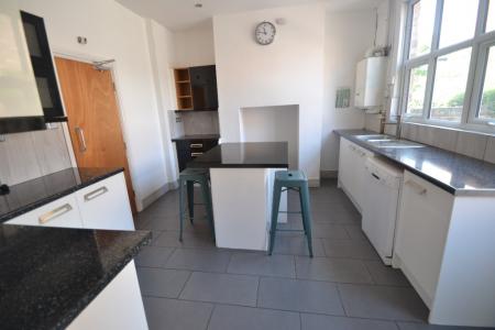 5 bedroom Detached house to let in Derby Road, Lenton, Nottingham, NG7