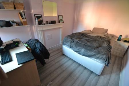 4 bedroom Semi-detached house to let in Elmsthorpe Avenue, Lenton, Nottingham, NG7