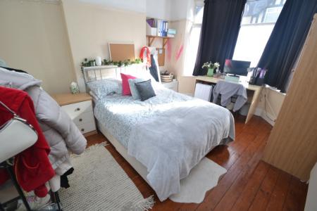 4 bedroom Semi-detached house to let in Elmsthorpe Avenue, Lenton, Nottingham, NG7