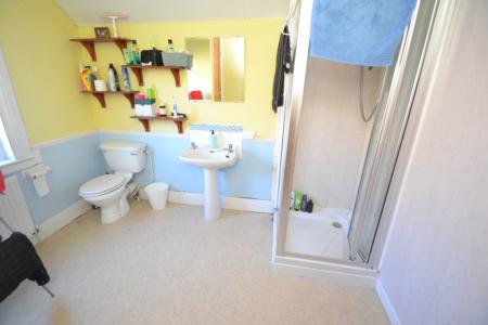 4 bedroom Semi-detached house to let in Elmsthorpe Avenue, Lenton, Nottingham, NG7