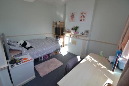 4 bedroom Semi-detached house to let in Elmsthorpe Avenue, Lenton, Nottingham, NG7